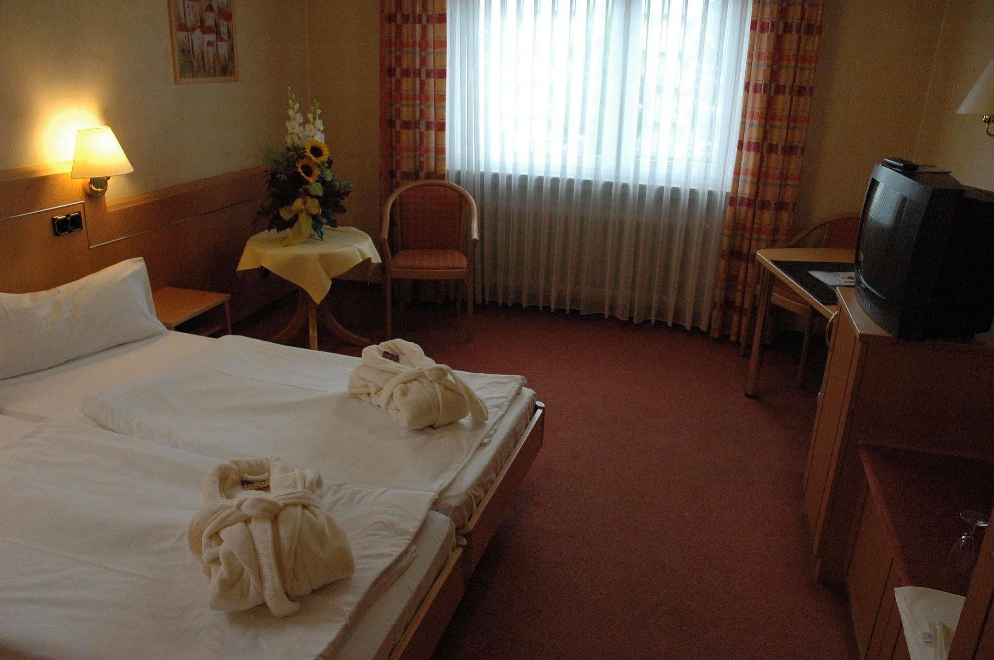 KIShotel am Kurpark Bad Soden-Salmunster Bagian luar foto